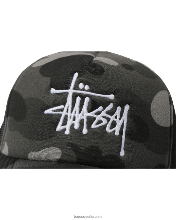 hombres A Bathing Ape gorra de camionero x stussy 288PLL582 negro