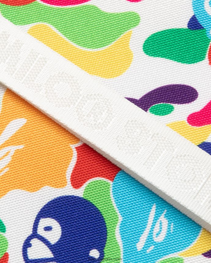 hombres A Bathing Ape titular del pasaporte 288PLL756 caso