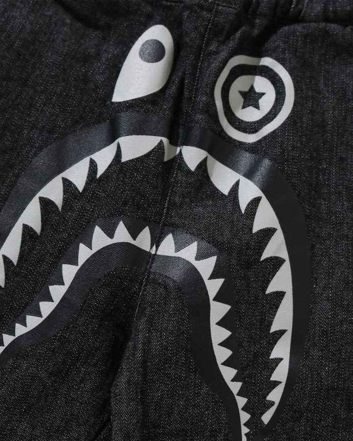 niños A Bathing Ape joggers de mezclilla tiburón 288PLL1793 negro
